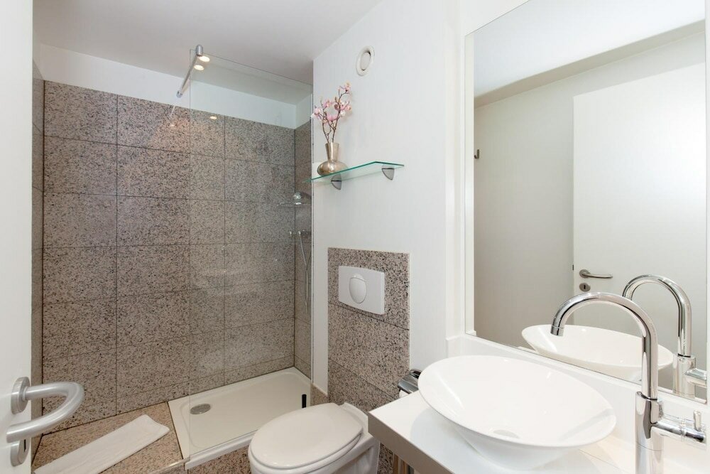 Фото Paragon Apartments