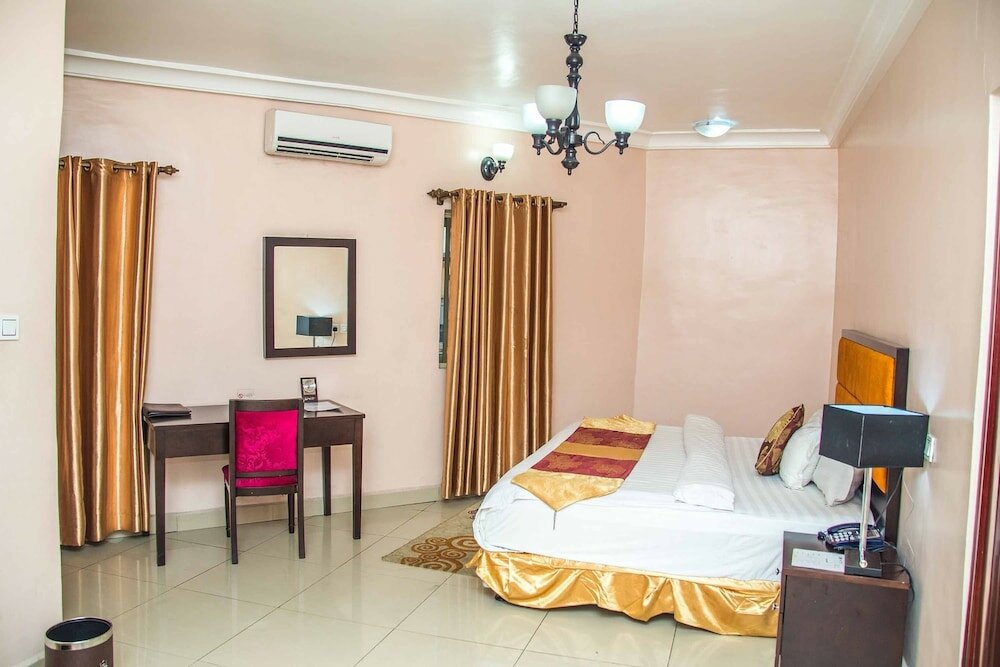 Фото Royal Crest Hotel & Suites