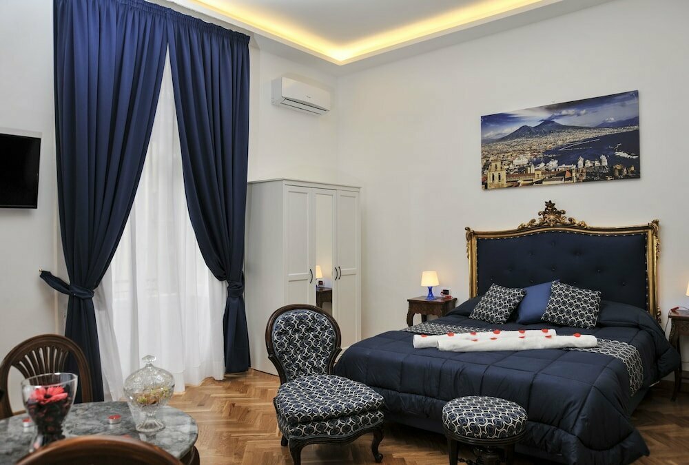 Short-term housing rental Di Palma Suite, Naples, photo