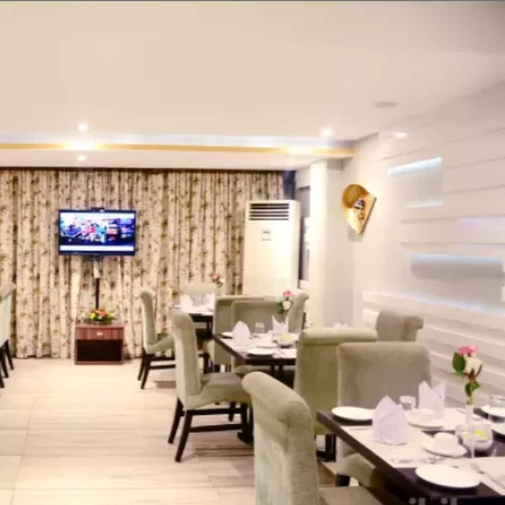 Фото Hotel Mahendra