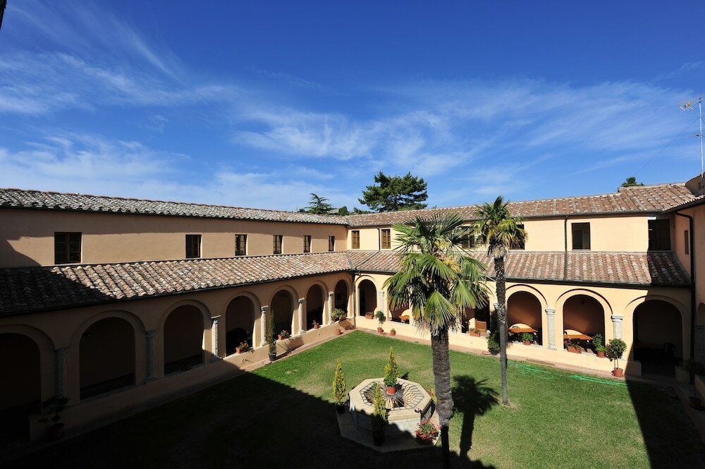 Фото Chiostro delle Monache Volterra