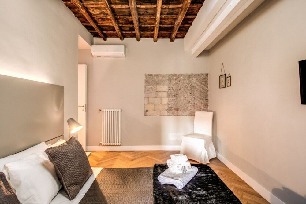 Фото Trevi Fountain Superior 3 bdr apartment