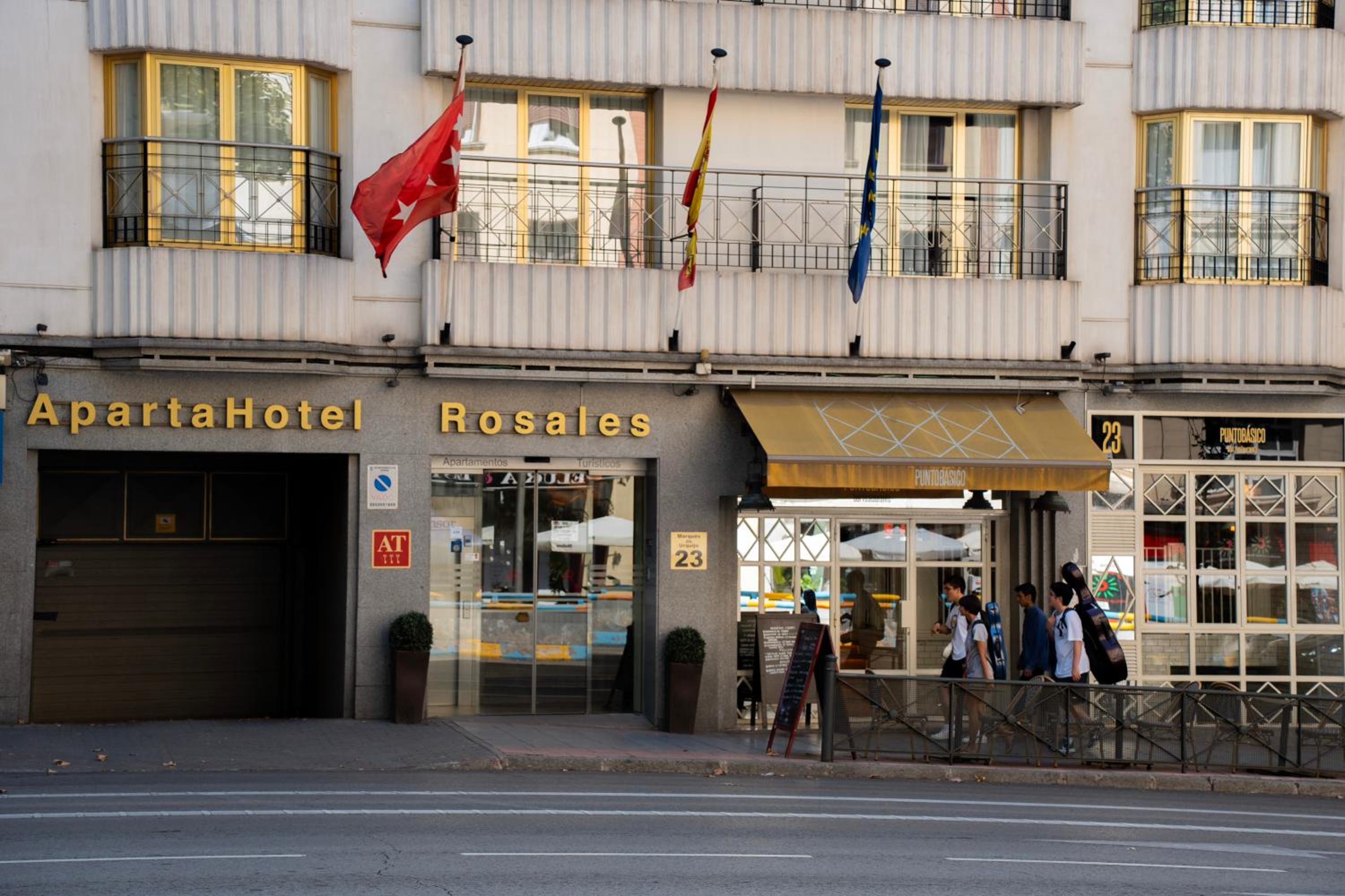 Фото отеля 1