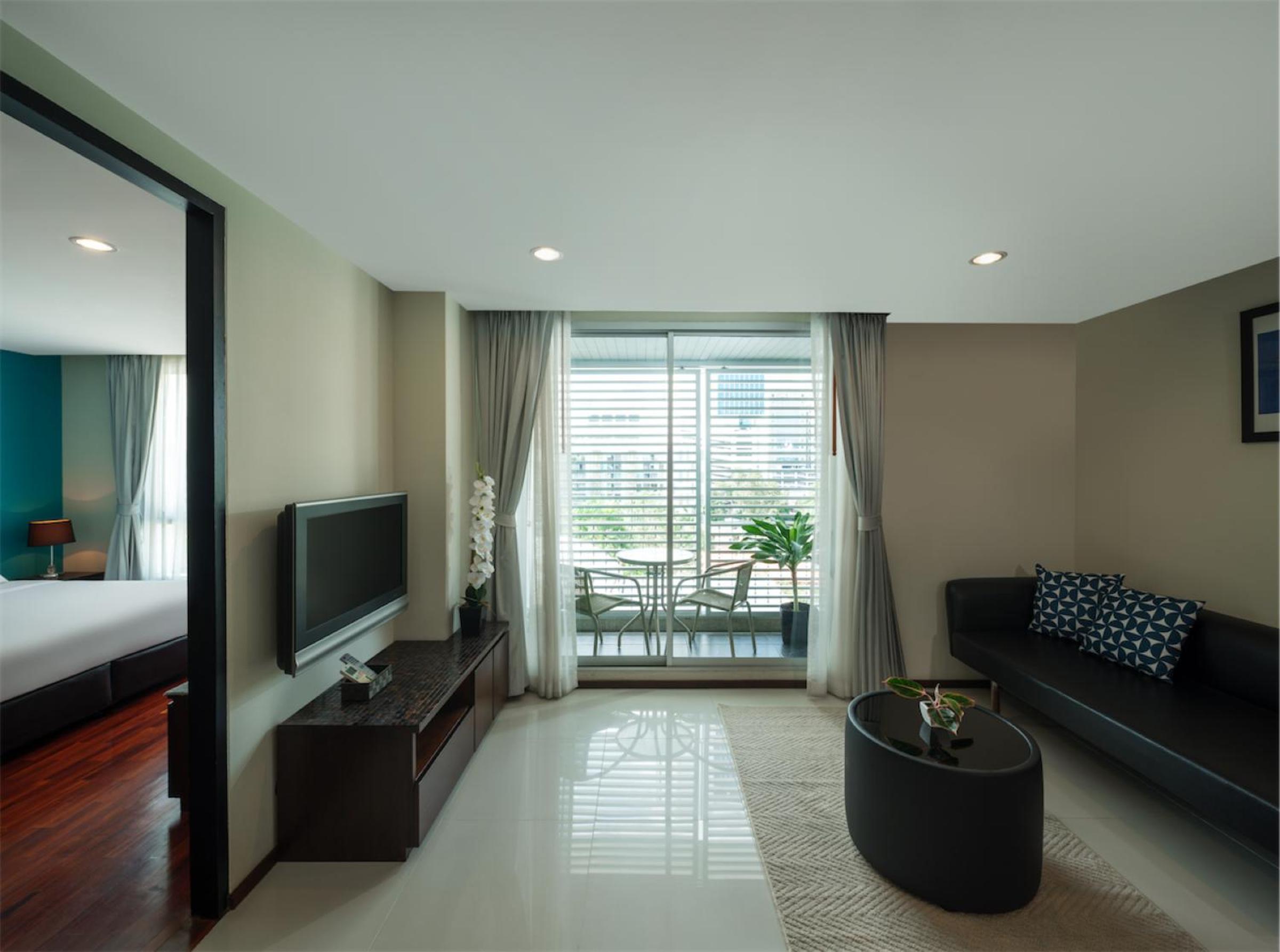 Фото Silom Lofts Hotel