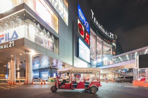 Гостиница Movenpick Hotel Sukhumvit 15 Bangkok в Бангкоке