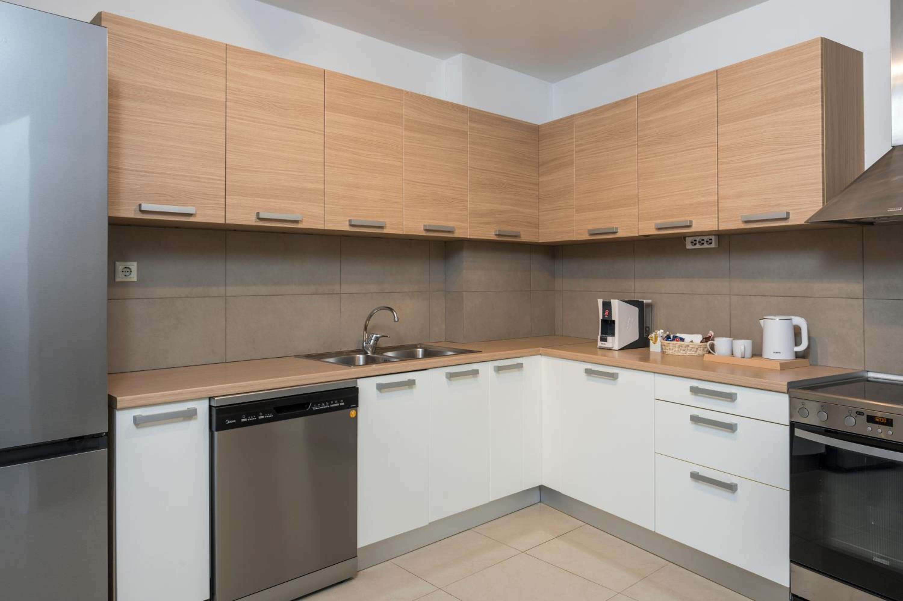 Фото Trianon Luxury Apartments & Suites