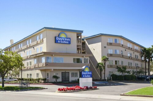 Гостиница Days Inn & Suites by Wyndham Rancho Cordova в Ранчо Кордове