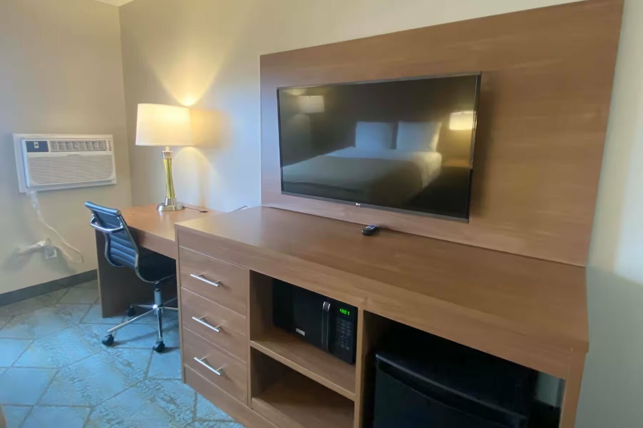 Фото Super 8 by Wyndham Oshkosh Airport