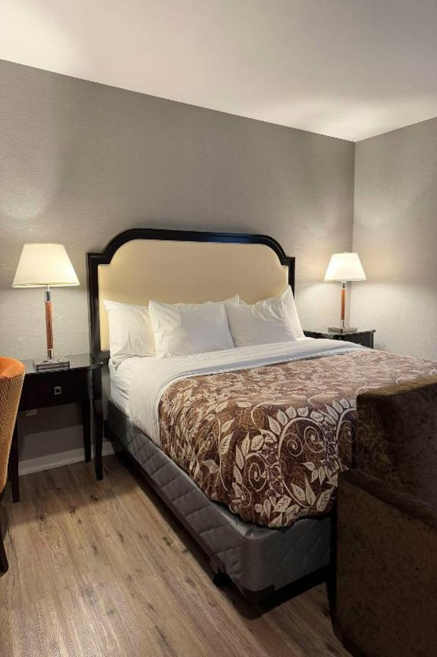 Фото Big Bird Inn Wawa, SureStay Collection by Best Western