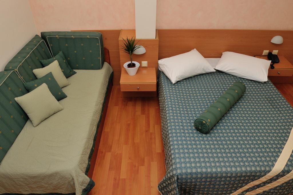 Фото Adonis City Hotel