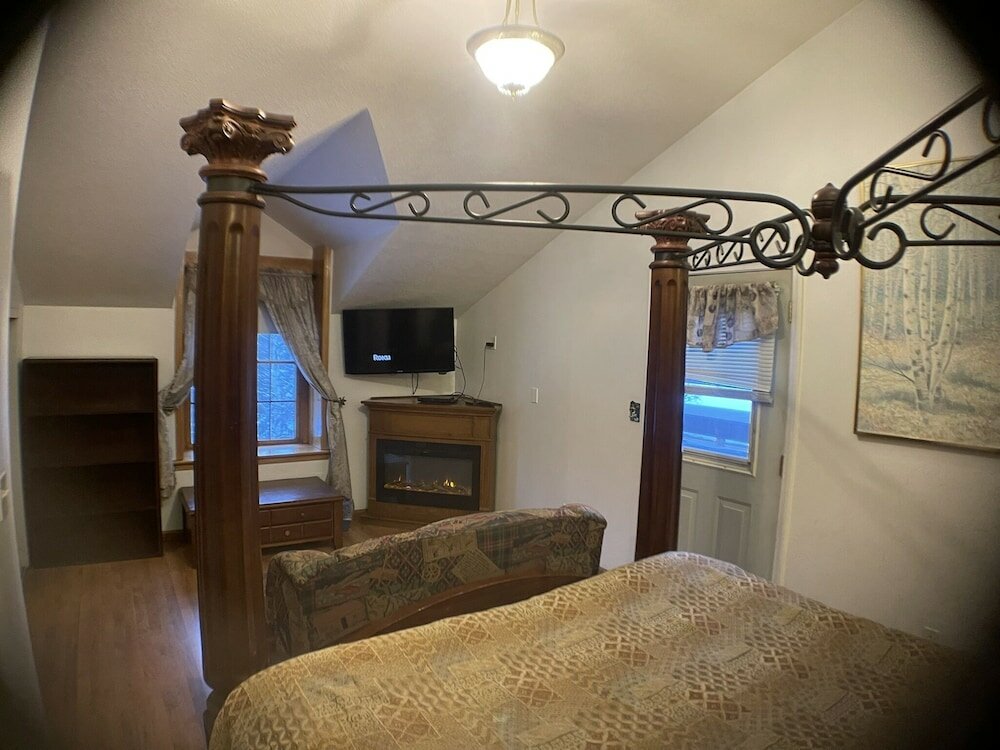 Фото 7 Gables Inn & Suites