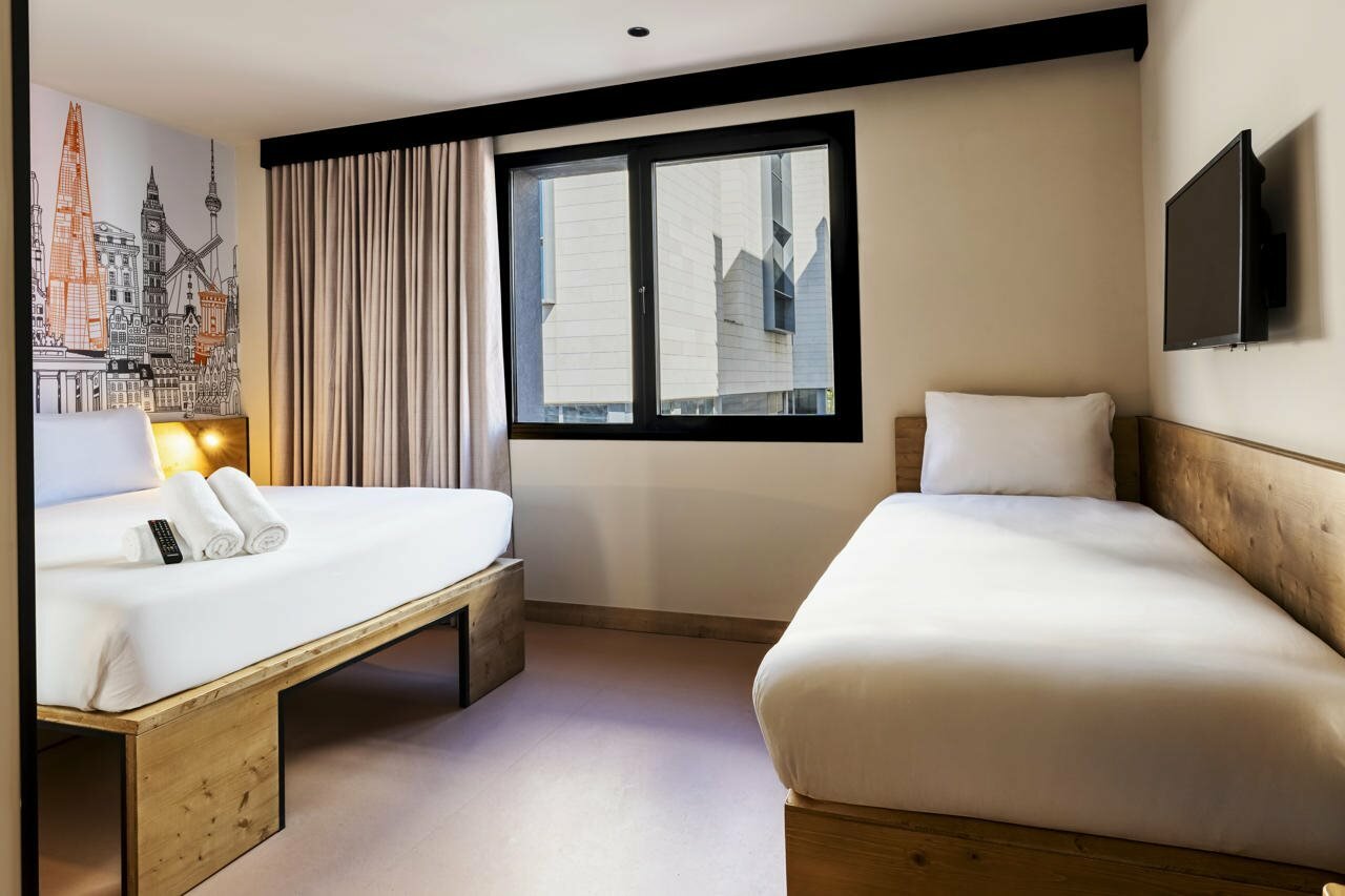 Фото EasyHotel Madrid Alcala