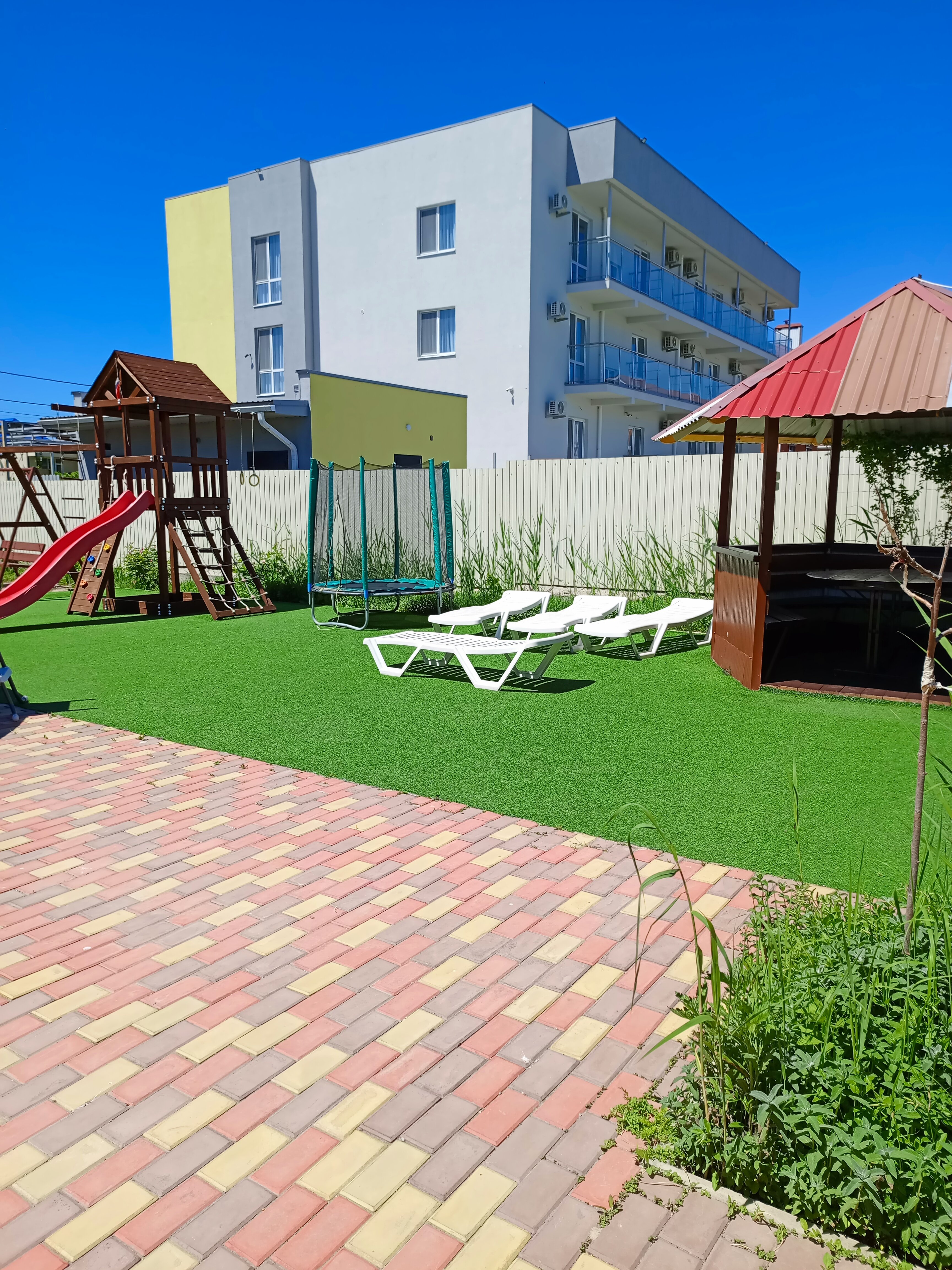 Фото отеля 1