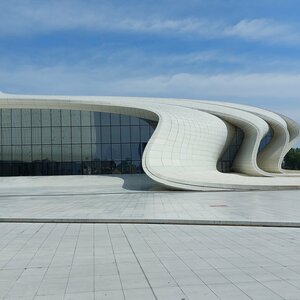 Культурный центр Гейдара Алиева (просп. Гейдара Алиева, 1, Баку), культурный центр в Баку