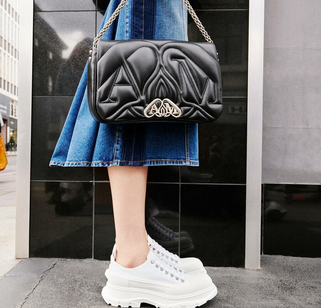 متجر ملابس ألكسندر ماكوين ، جدة، صورة