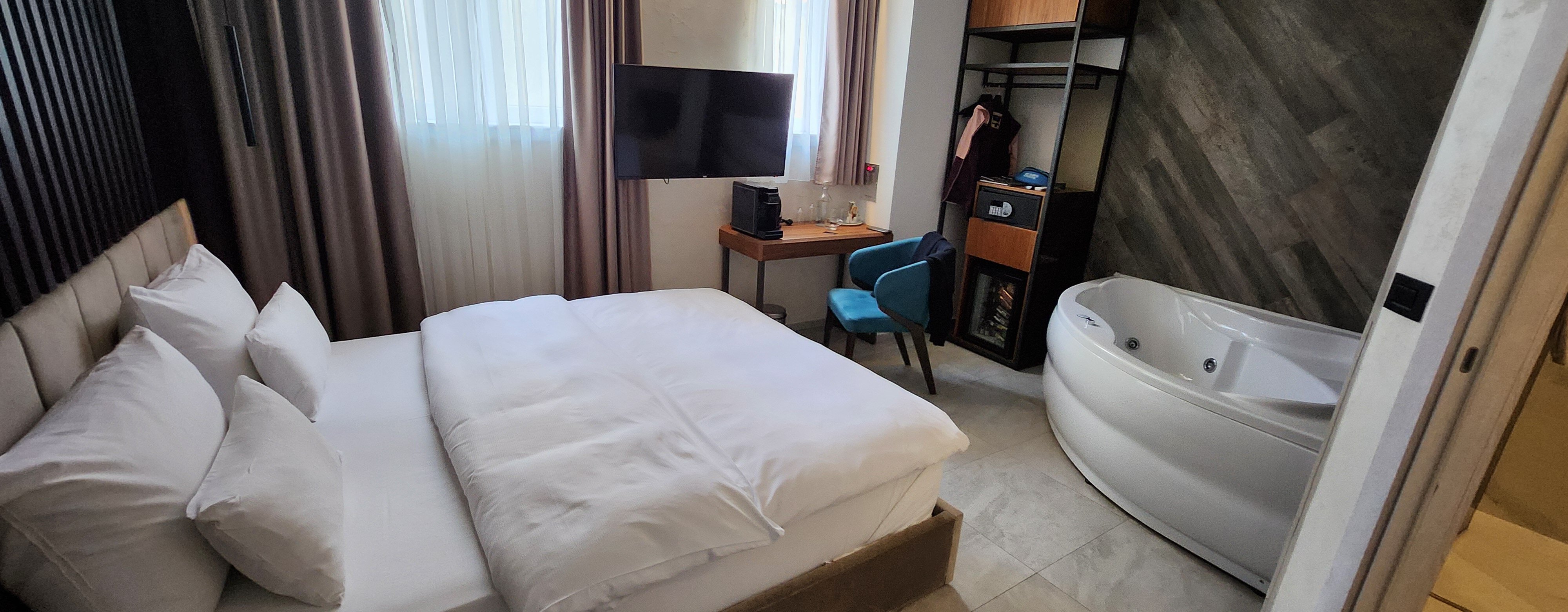 Фото The Location 