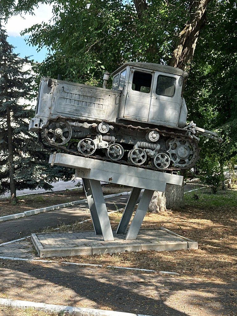 Monument to technology Трактор Т-74, Zernograd, photo