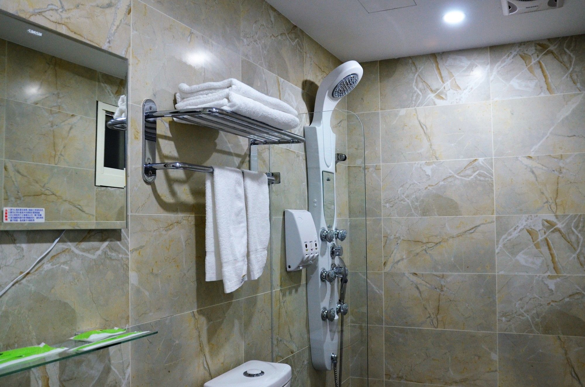 Фото M Taipei Hotel