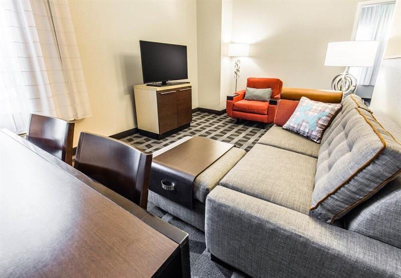 Фото TownePlace Suites by Marriott Gilford