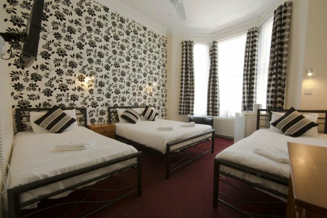 Фото отеля 2