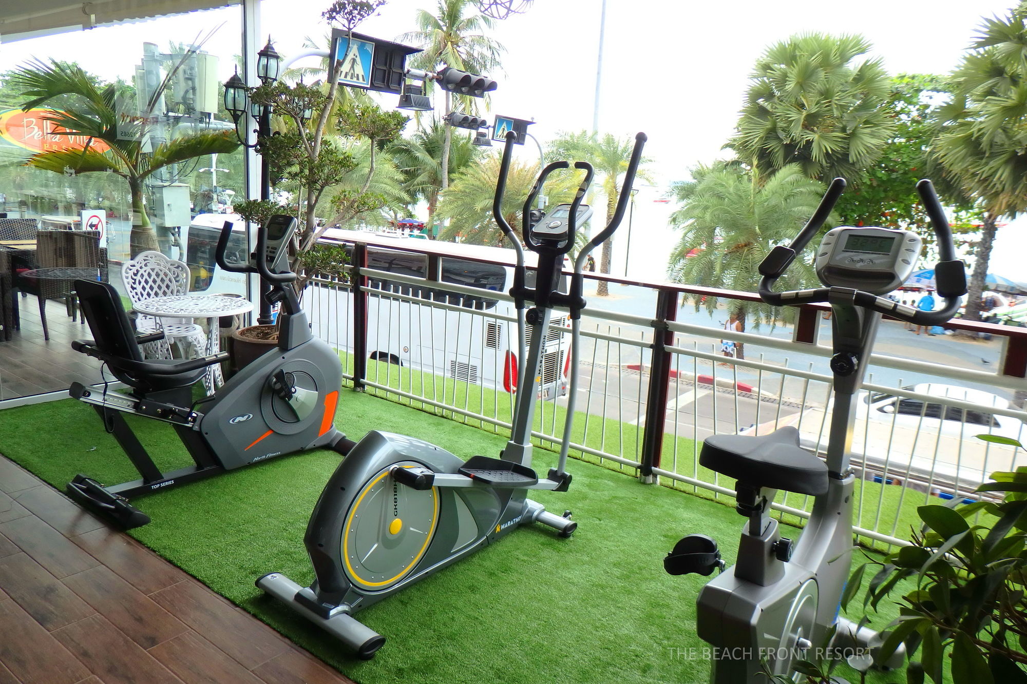 Фото The Beach Front Resort Pattaya