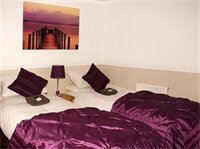 Фото Stone's Throw Guesthouse