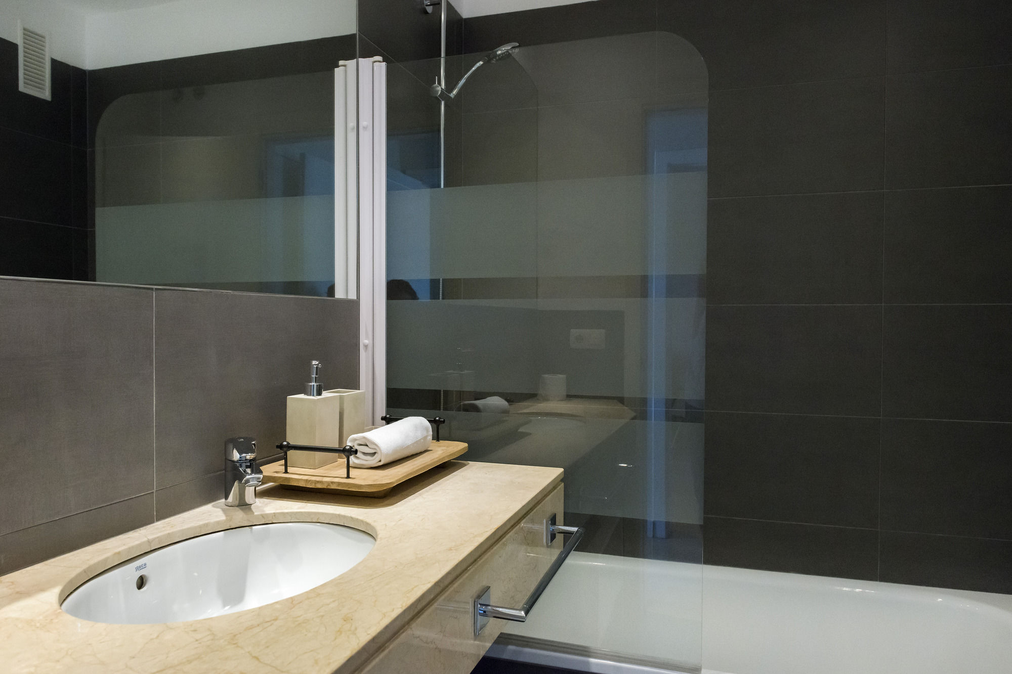 Фото Four Petals Boutique Apartments