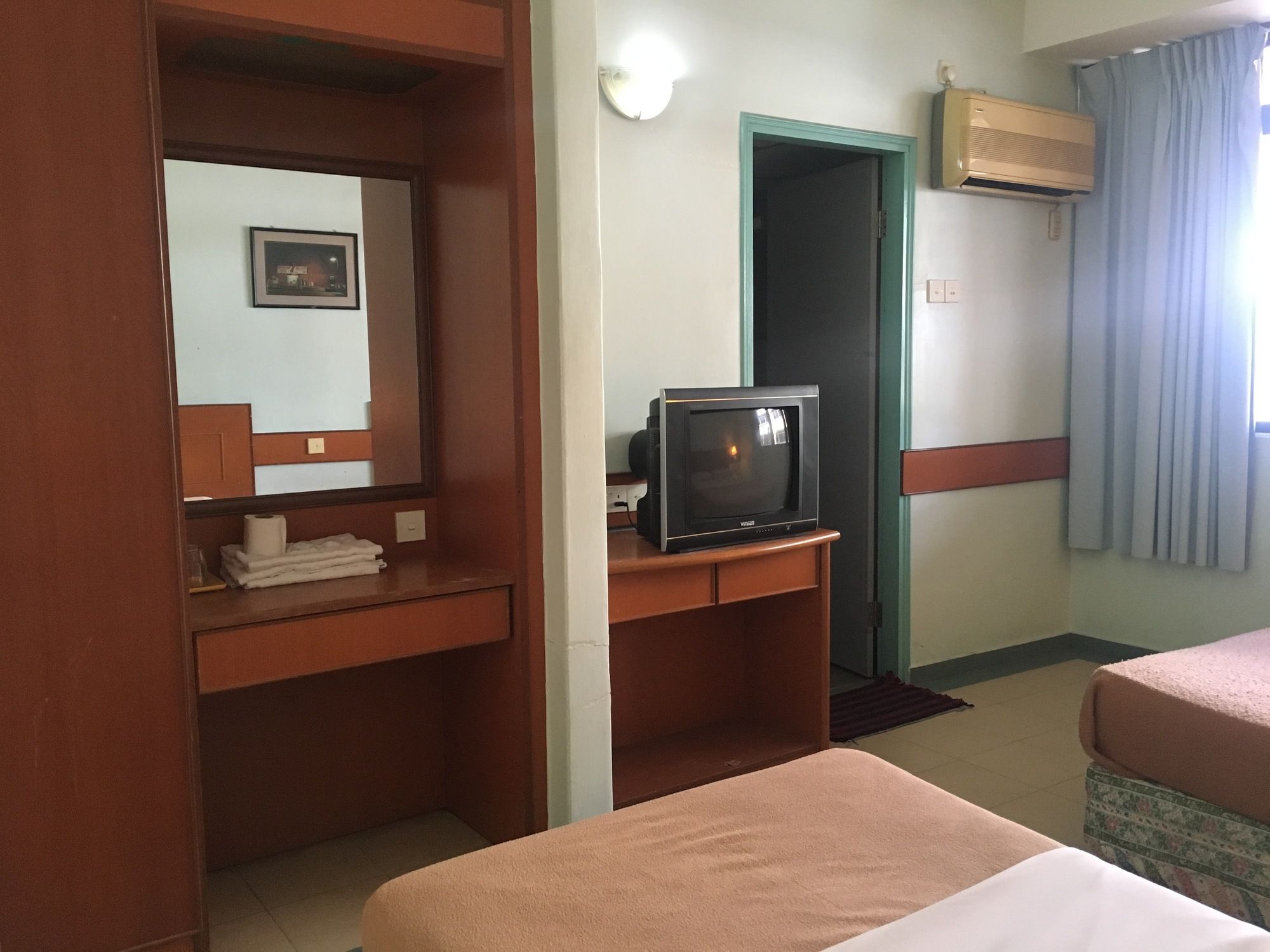 Фото Oyo 764 Hotel Famous Inn