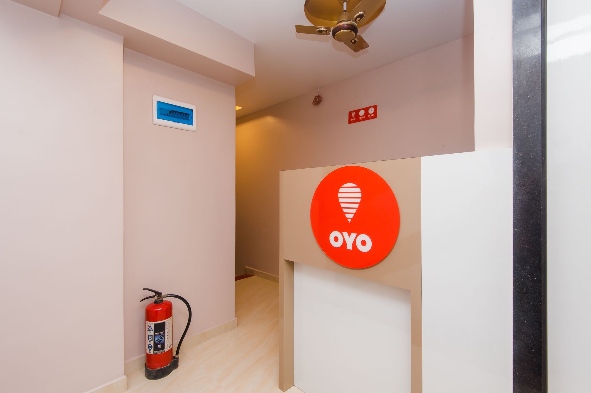 Фото Oyo 11720 Gold Coast Inn