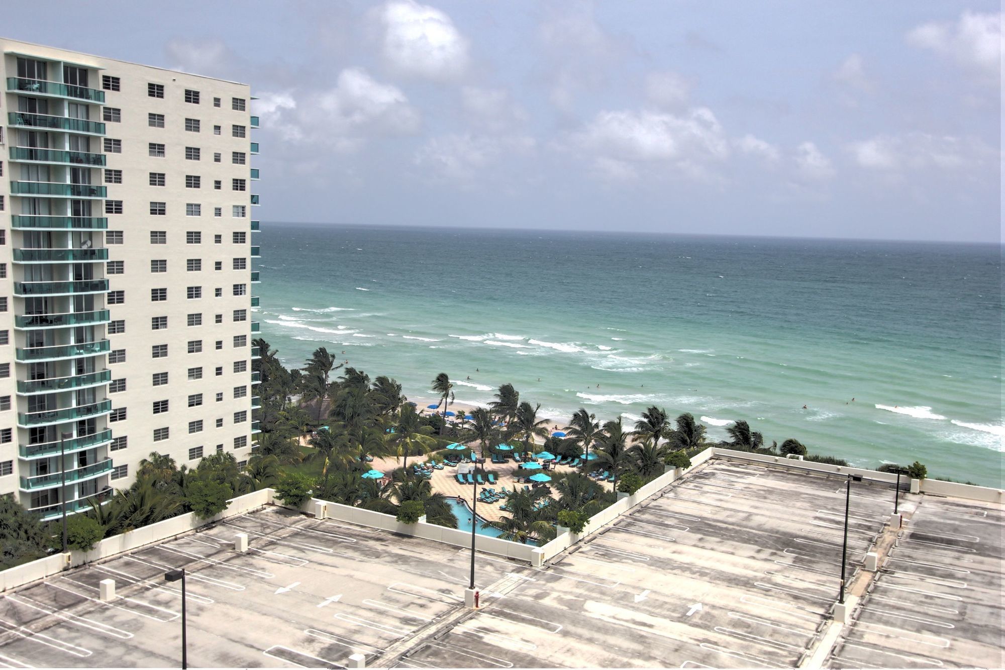 Фото Hollywood Condos