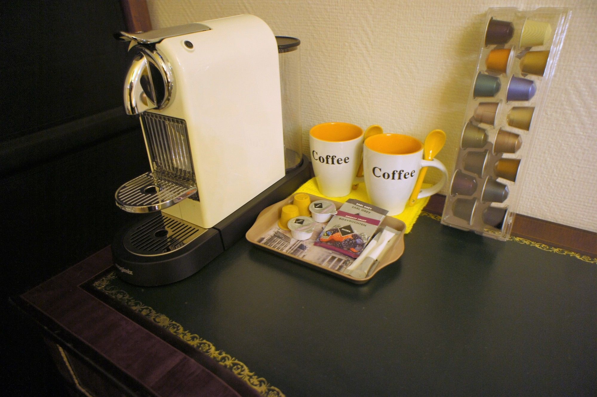 Фото J and R Brussels City Apartment