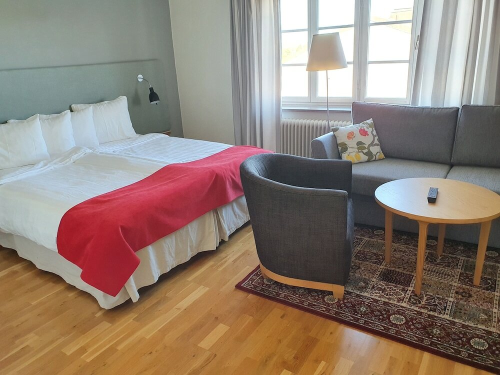 Фото Hotel Bishops Arms Strängnäs