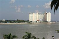 Гостиница New Season Riverside Hotel