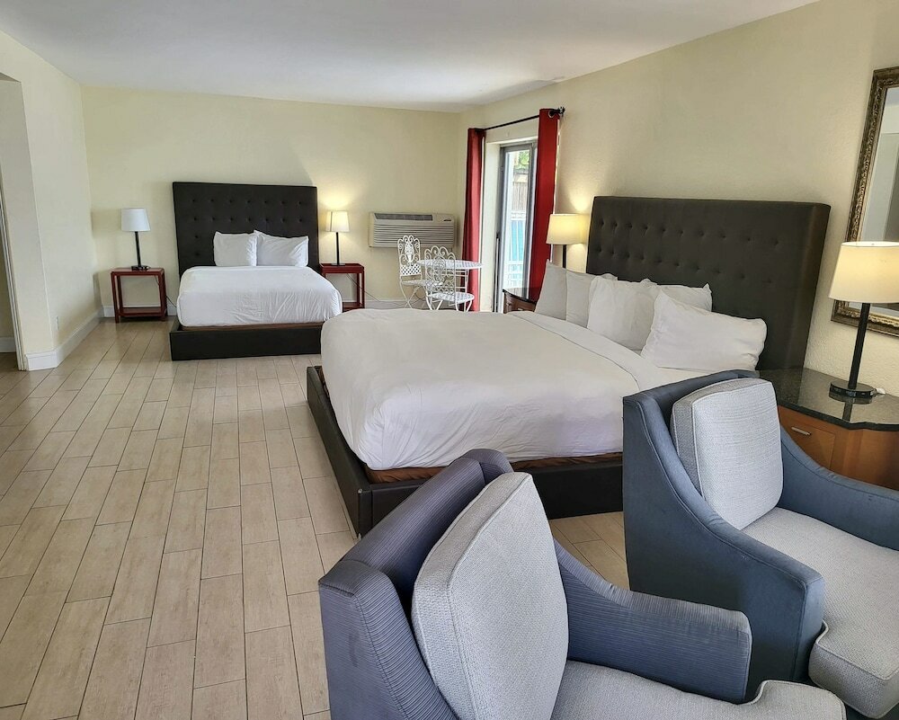 Фото Chateau Mar Beach Resort