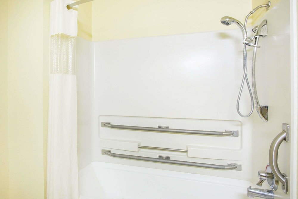 Фото Super 8 by Wyndham Kingman