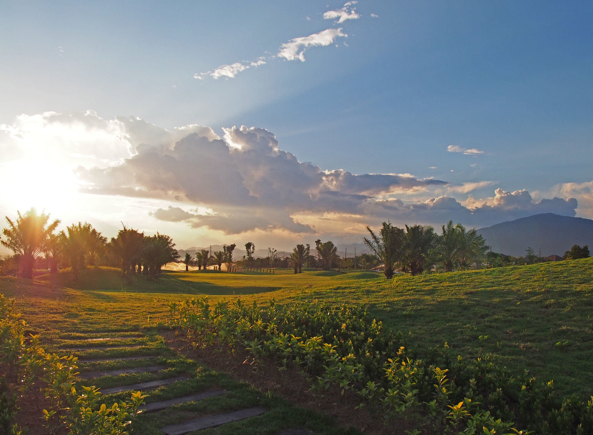 Фото Отель North Hill City Resort