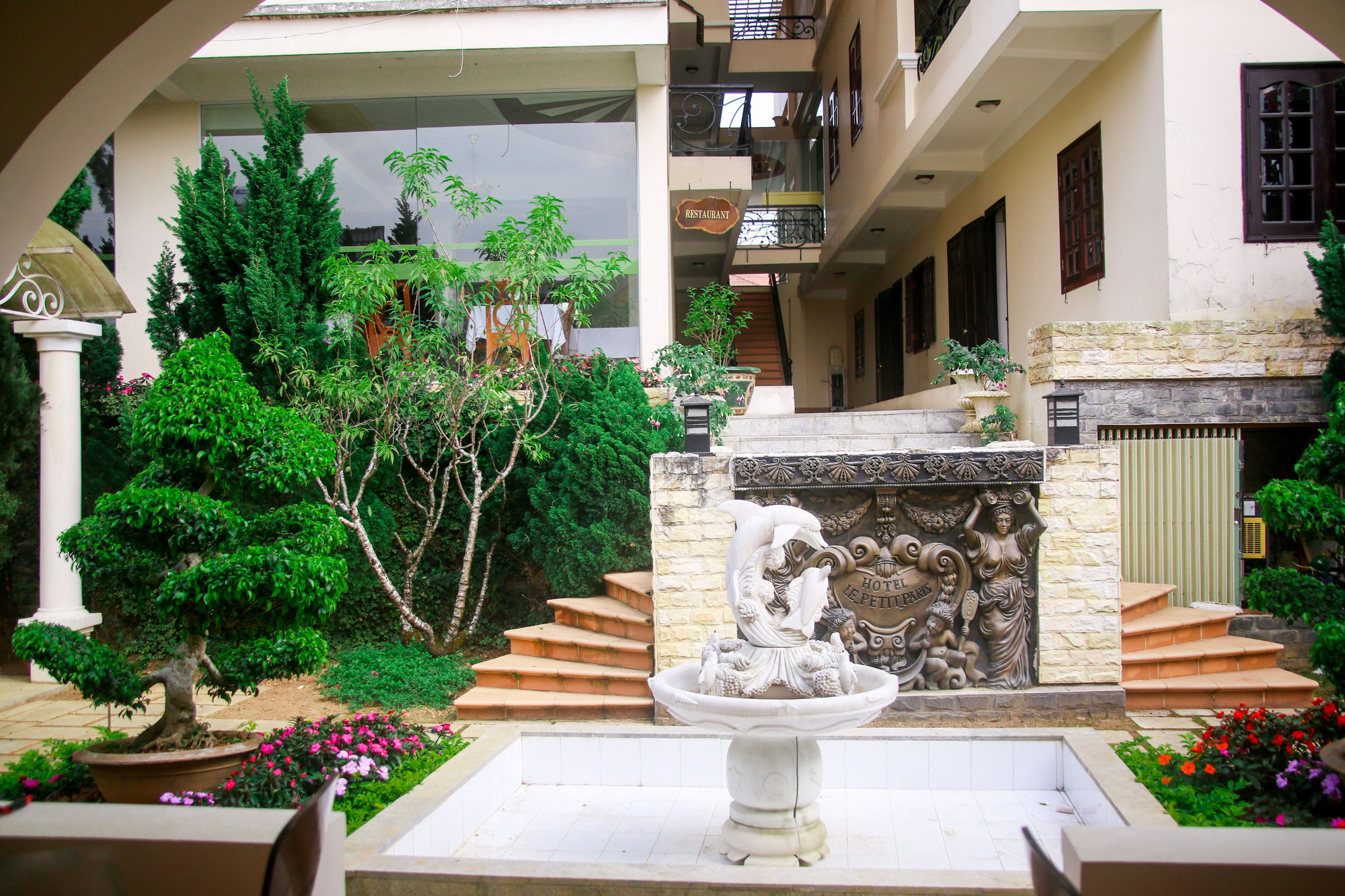 Фото Le Petit Paris Hotel Dalat