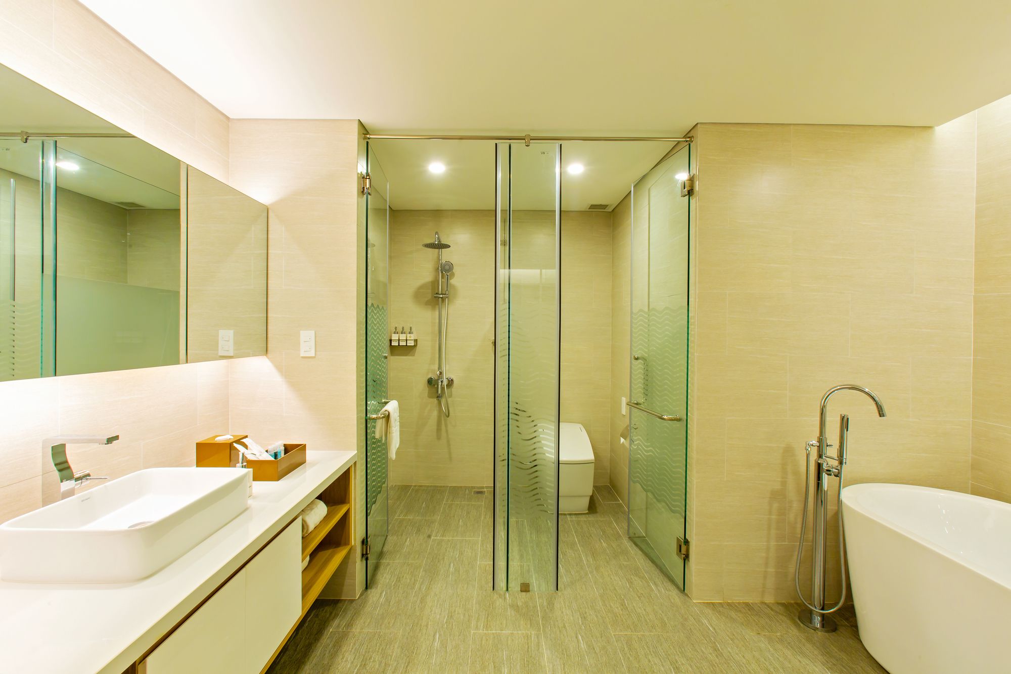 Фото Zen Diamond Suites Hotel Danang