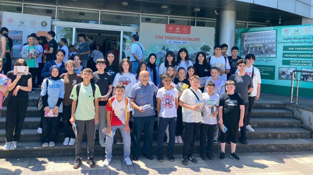 School Karsiyaka Middle School, Altinordu, photo