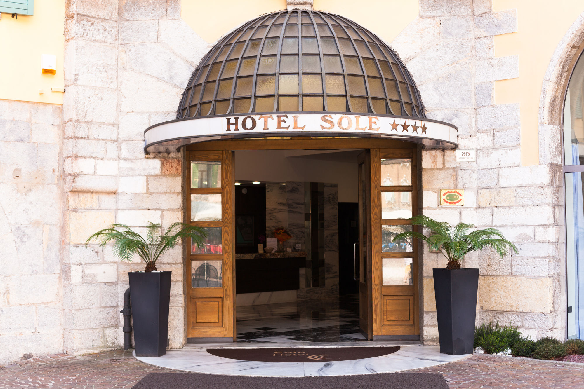 Фото отеля 2