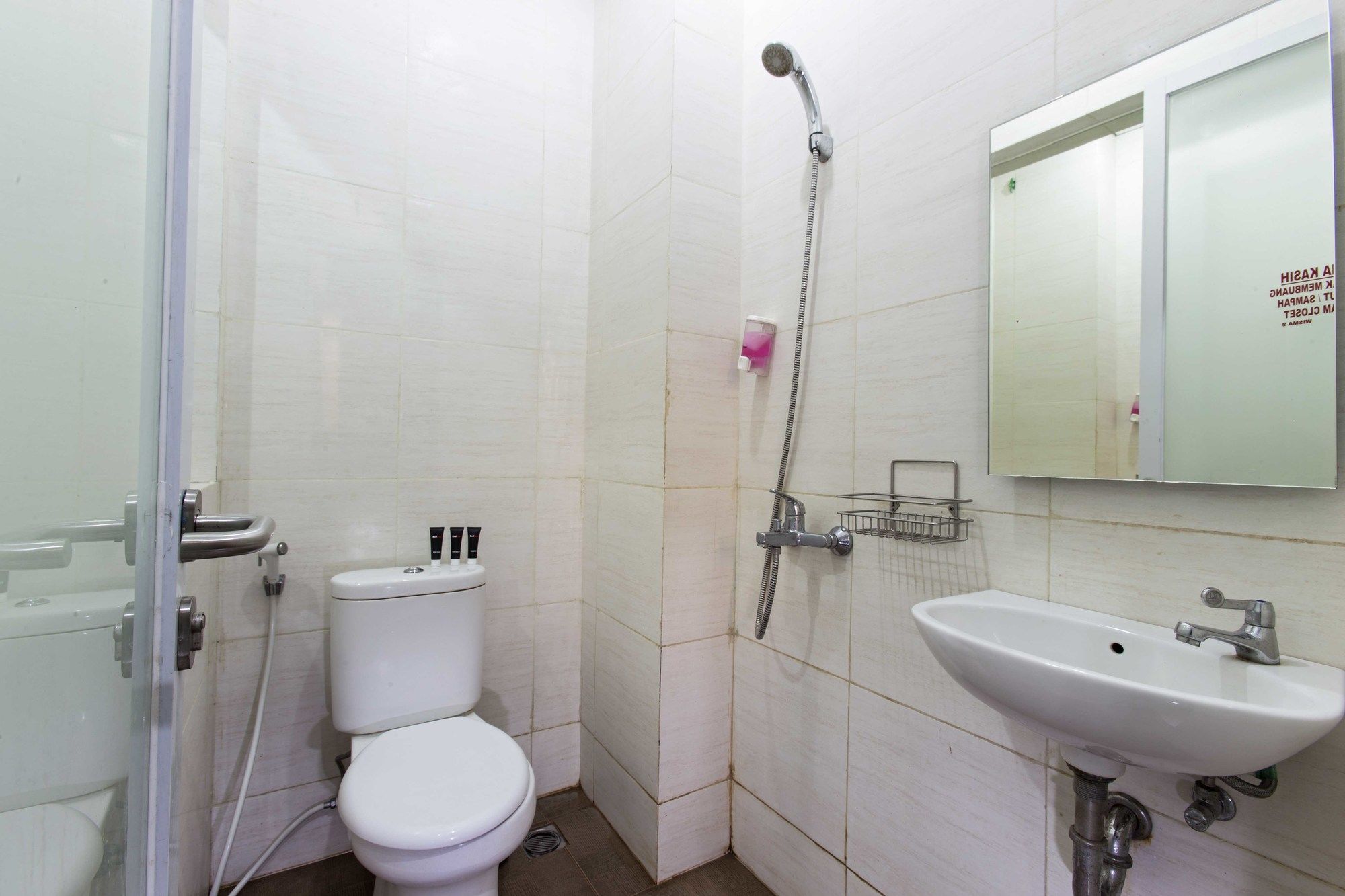 Фото RedDoorz near Thamrin City