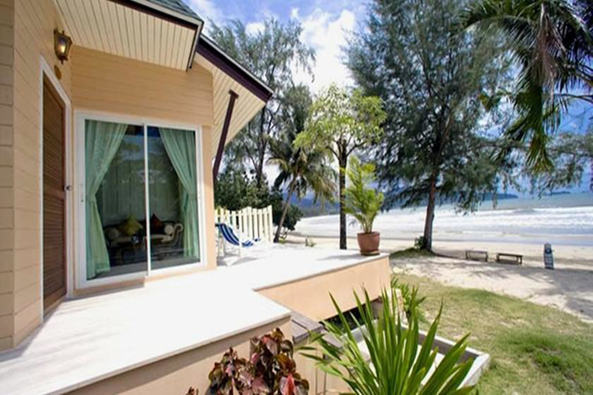 Фото Coconut Beach Resort