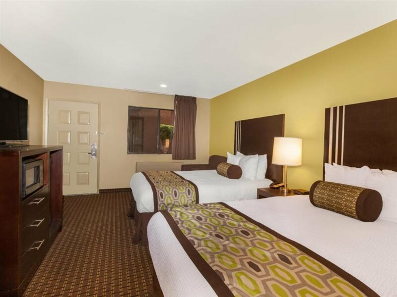 Фото Days Inn by Wyndham San Jose Airport