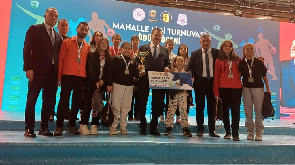 School Ataturk Middle School, Bigadic, photo