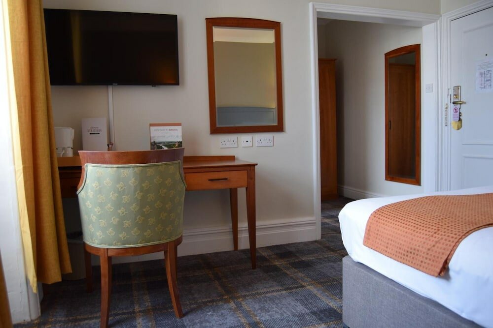 Фото Arnos Manor Hotel