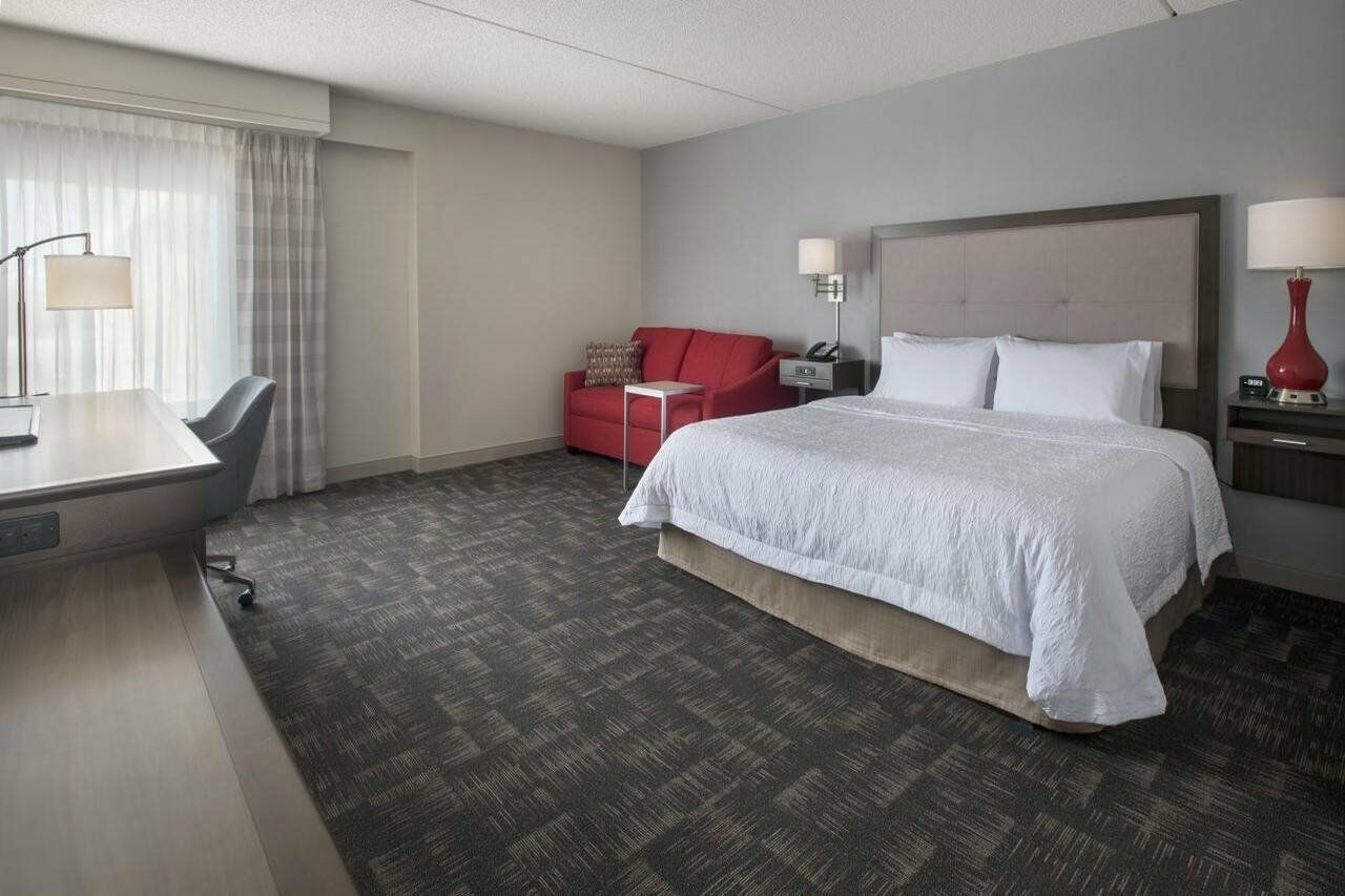 Фото Hampton Inn Boston - Logan Airport