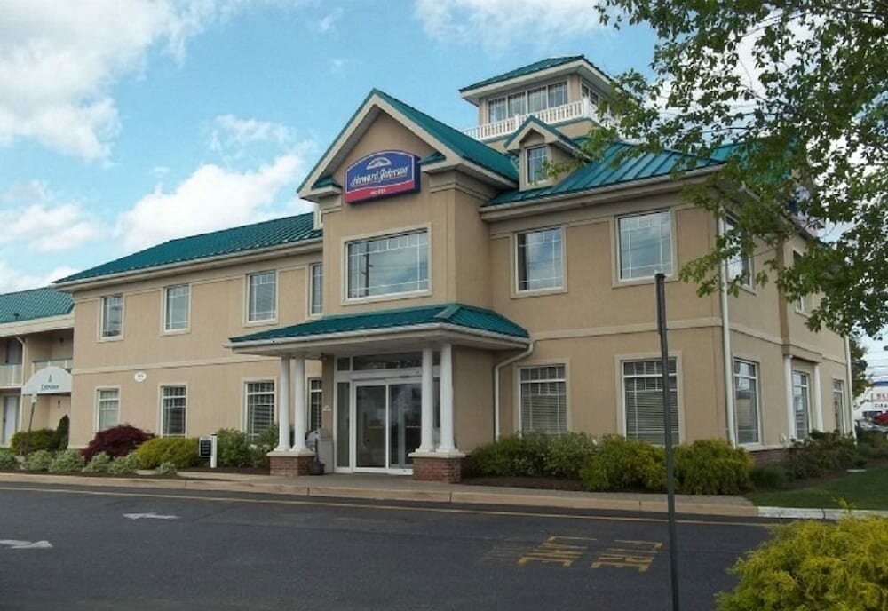 Hotel Howard Johnson Hotel by Wyndham Toms River, Toms River, photo