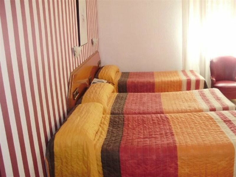 Фото Hostal Cataluña