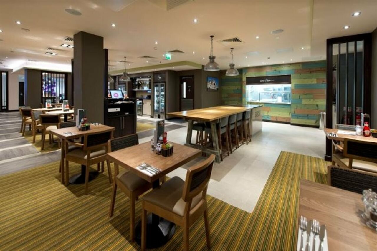 Фото Premier Inn London Southgate