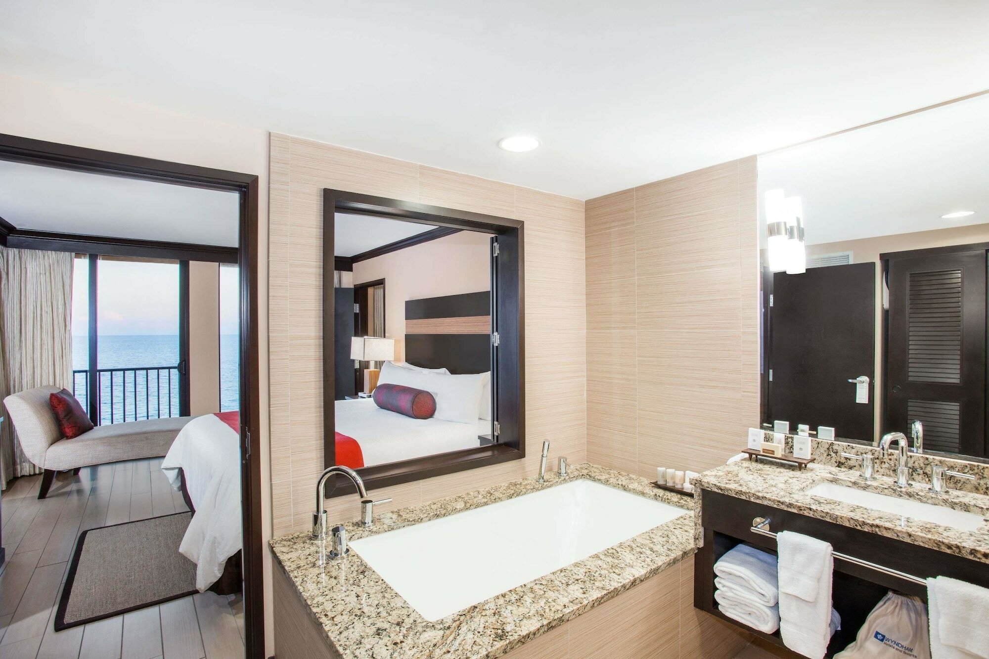 Фото Wyndham Deerfield Beach Resort